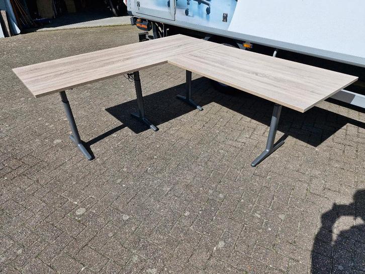 20x Ahrend Mehes ( elektrisch ) hoekbureau met nieuw blad, Huis en Inrichting, Bureaus, Zo goed als nieuw, Bureau, Elektrisch