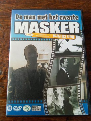 De man met het zwarte masker zw/w beschikbaar voor biedingen