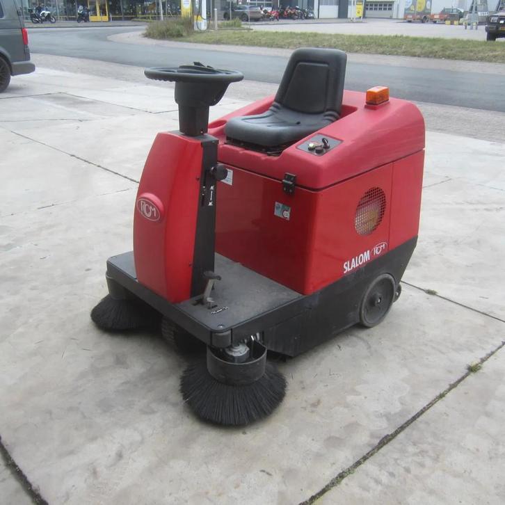 Onbekend Opzit veegmachine RCM Slalom. (bj 2020), Zakelijke goederen, Machines en Bouw | Onderhoud en Reiniging