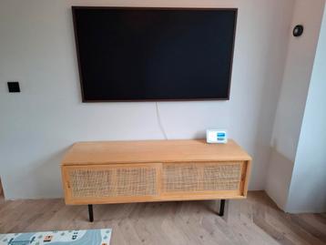 Tv Meubel met Webbing Deuren beschikbaar voor biedingen
