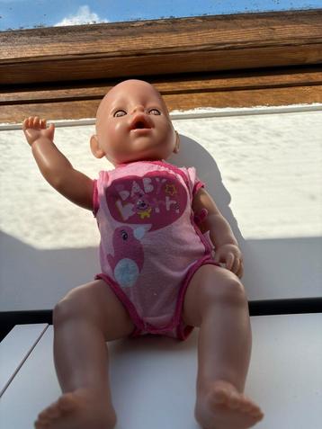 Baby born beschikbaar voor biedingen