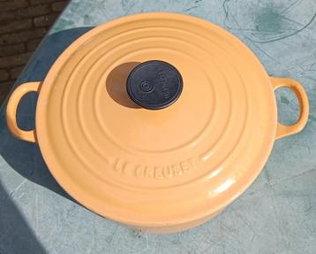 Vintage Le Creuset pan en deksel 24cm Yellow tangerine (G288 beschikbaar voor biedingen
