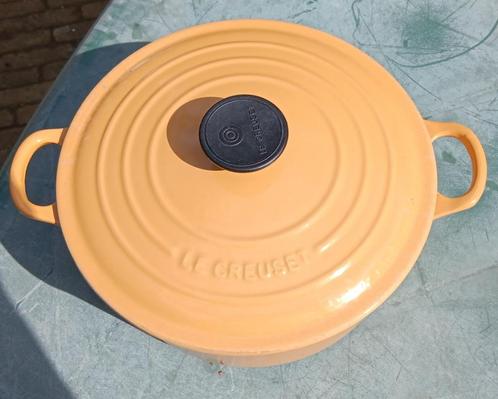 Vintage Le Creuset pan en deksel 24cm Yellow tangerine (G288, Huis en Inrichting, Keuken | Potten en Pannen, Zo goed als nieuw