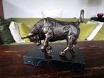 Gietijzeren stier, bull op marmeren voet, Ophalen of Verzenden, Nieuw, Dier