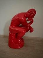 Beeld de denker van Rodin in rood. 60cm hoog., Antiek en Kunst, Ophalen