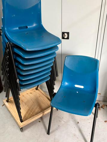9 Stapelstoelen - Ideaal voor evenementen! beschikbaar voor biedingen