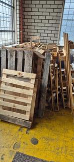 GRATIS  Pallets / brandhout, Tuin en Terras, Haardhout, Minder dan 3 m³, Blokken, Ophalen, Overige houtsoorten