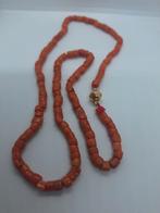 Antieke Bloedkoraal Ketting met Gouden Slot 585., Sieraden, Tassen en Uiterlijk, Antieke sieraden, Ophalen of Verzenden, Goud