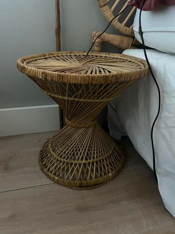 2 boho Rotan Rieten Bijzettafels/Nachtkastjes beschikbaar voor biedingen