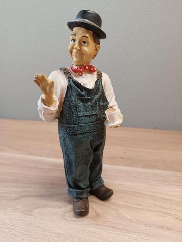 Laurel en hardy beeldje.laurel met kopje koffie beschikbaar voor biedingen
