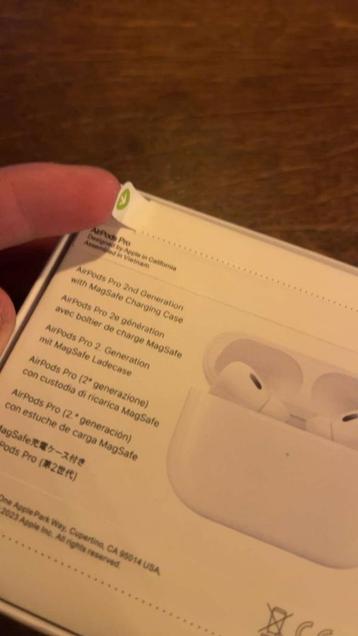 Apple AirPods Pro (2e generatie) beschikbaar voor biedingen