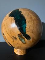 Handgesneden houten bal/bol met groene hars Handgesneden, Ophalen