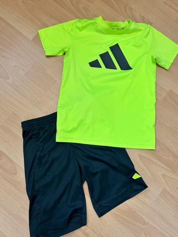 Sportset Adidas maat 140 beschikbaar voor biedingen