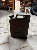 Groene stalen jerrycan, Ophalen, Gebruikt