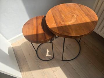 Teak houten bijzettafeltjes 2 stuks. beschikbaar voor biedingen
