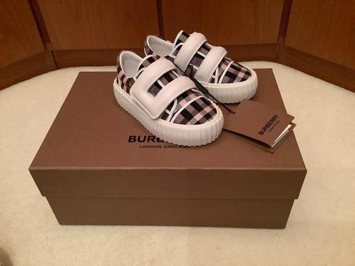 Prachtige schoenen/ sneakers Burberry, 25. Nieuw! Origineel., Kinderen en Baby's, Kinderkleding | Schoenen en Sokken, Nieuw, Schoenen