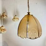 Prachtige vintage ‘ gouden ‘ hanglamp met rookglas, Huis en Inrichting, Lampen | Hanglampen, Minder dan 50 cm, Ophalen of Verzenden