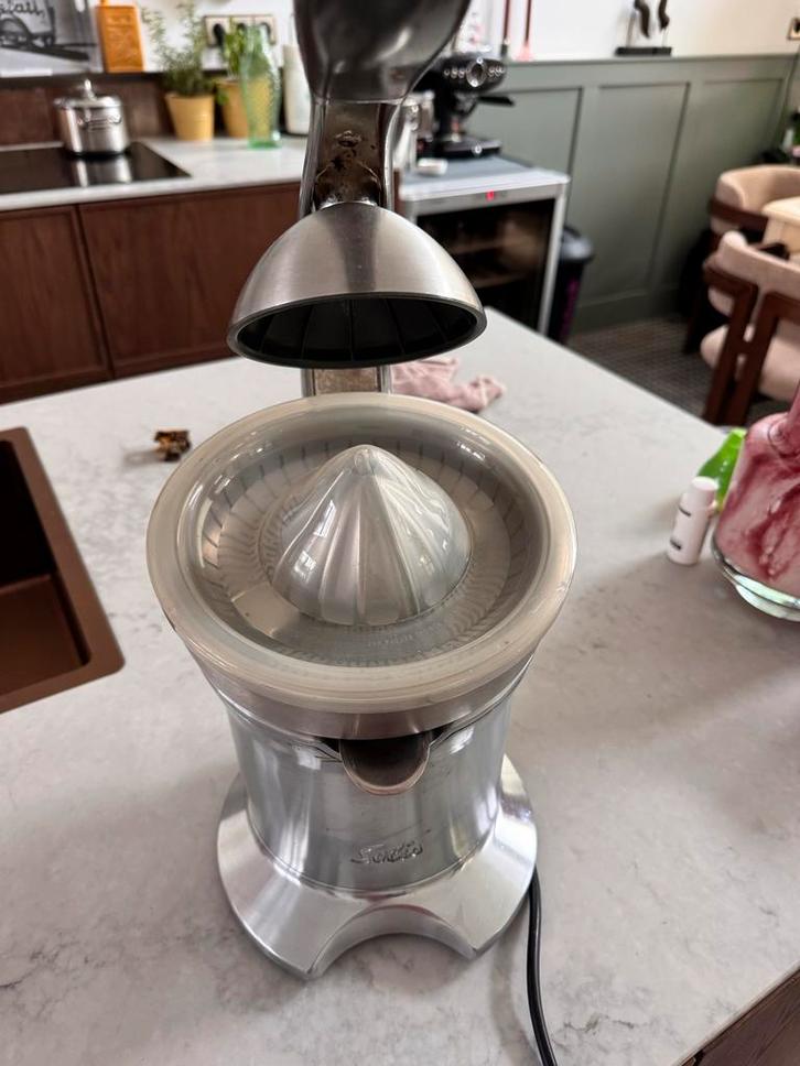 Professionele Zwitserse citruspers Solis type 845 RVS., Witgoed en Apparatuur, Juicers, Zo goed als nieuw, Citruspers, Elektrisch