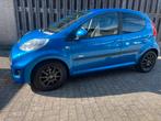 Peugeot 107 1.0 12V 5DR 2011 *apk 06-26/onderhoud gehad*, Voorwielaandrijving, Euro 5, Stof, Zwart