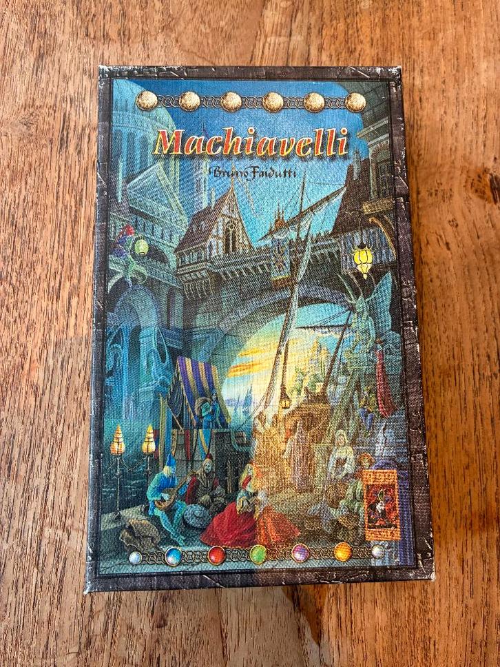 Macchiavelli Kaartspel - 999 games, Hobby en Vrije tijd, Gezelschapsspellen | Kaartspellen, Zo goed als nieuw, Een of twee spelers