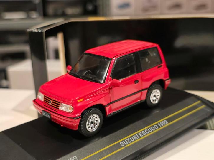 Suzuki Vitara 1992 - 1:43 First43, Hobby en Vrije tijd, Modelauto's | 1:43, Nieuw, Auto, Overige merken, Ophalen of Verzenden