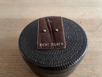 Zilveren oorknopjes nieuw beschikbaar voor biedingen