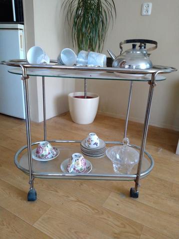 Verrijdbare bijzettafel/theetafel beschikbaar voor biedingen