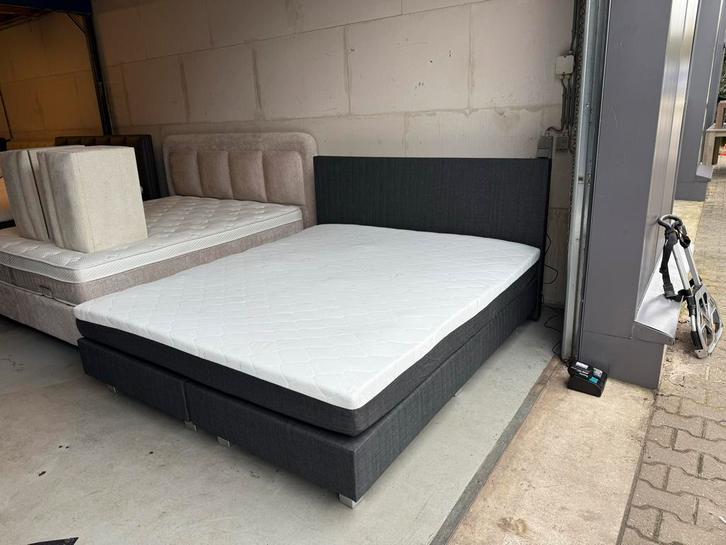 Boxspring 180x200 antraciet - vlak hoofdbord, Huis en Inrichting, Slaapkamer | Bedden, Zo goed als nieuw, Tweepersoons, 180 cm