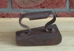 kachelbout oud herstel  ijzer, afgeronde bodem volgnr 9, Ophalen of Verzenden