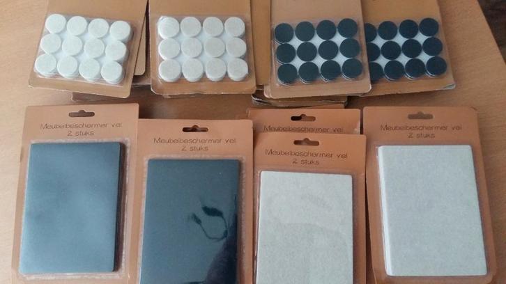 44 pakjes plakviltjes voor stoelpoten en andere dingen, Huis en Inrichting, Stoelen, Nieuw, Vijf, Zes of meer stoelen, Stof, Overige materialen