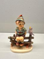 Hummel Jongen met Vogel Porseleinen Figuur, Antiek en Kunst, Ophalen of Verzenden
