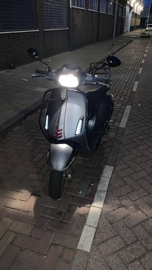 Vespa sprint 2017 80cc carb opknapper, Fietsen en Brommers, Scooters | Vespa, Zo goed als nieuw, Ophalen