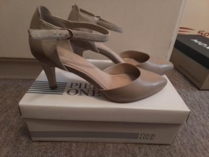 Beige Hakken Pierre One - Maat 38, Kleding | Dames, Schoenen, Zo goed als nieuw, Pumps, Beige, Ophalen