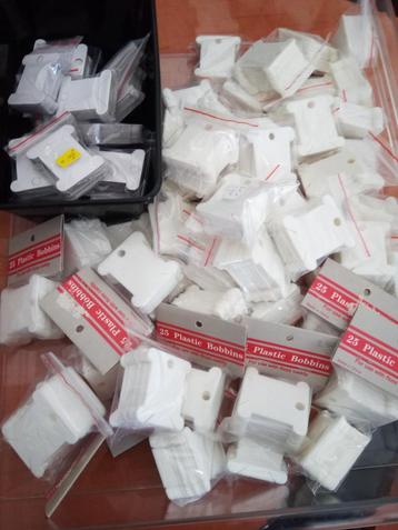 Bobbins voor borduurgaren/borduurzijde  beschikbaar voor biedingen