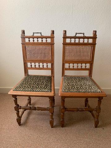 Antieke kasteelstoelen 2 stuks beschikbaar voor biedingen