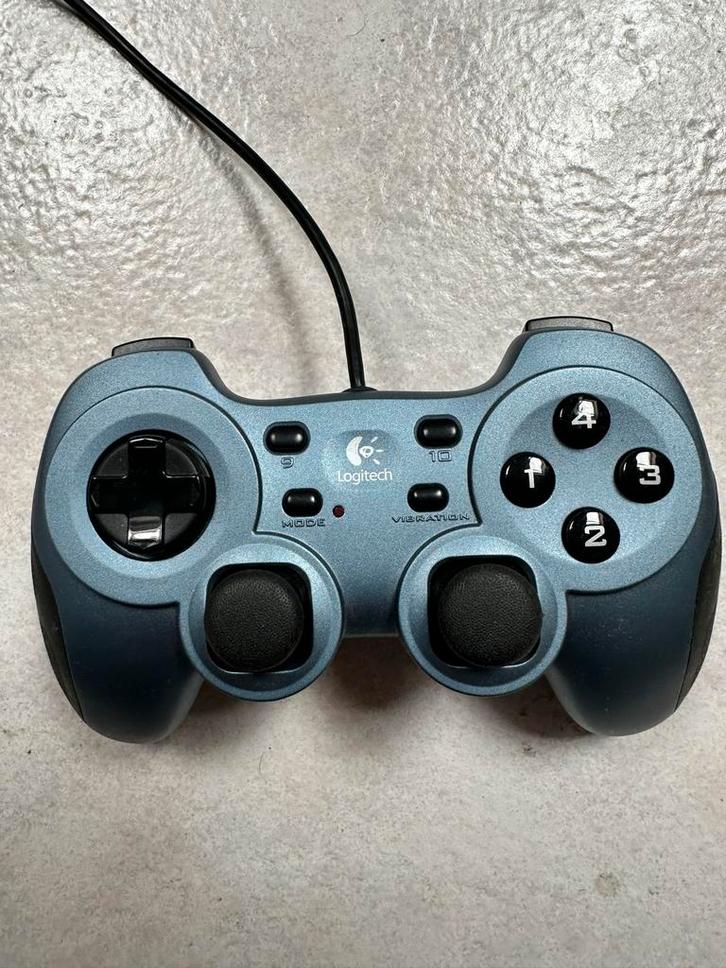 Nieuwe Logitech Rumble Pad - USB, Spelcomputers en Games, Spelcomputers | Overige, Nieuw, Ophalen of Verzenden