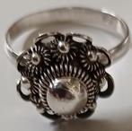 Antiek zilveren zeeuwse knop/knoop ring, Gebruikt, Ophalen of Verzenden, Kleiner dan 17, Dame of Heer