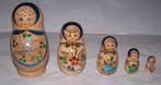 Mooie 5-delige originele Matroesjka. H. 11cm. Nieuwstaat., Verzamelen, Poppetjes en Figuurtjes, Ophalen of Verzenden, Zo goed als nieuw