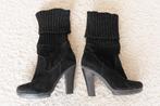 Mooie Suede Laarsjes 2 (Maat 39) € 25,-, Kleding | Dames, Schoenen, Zwart, Lage of Enkellaarzen, Ophalen of Verzenden, Zo goed als nieuw