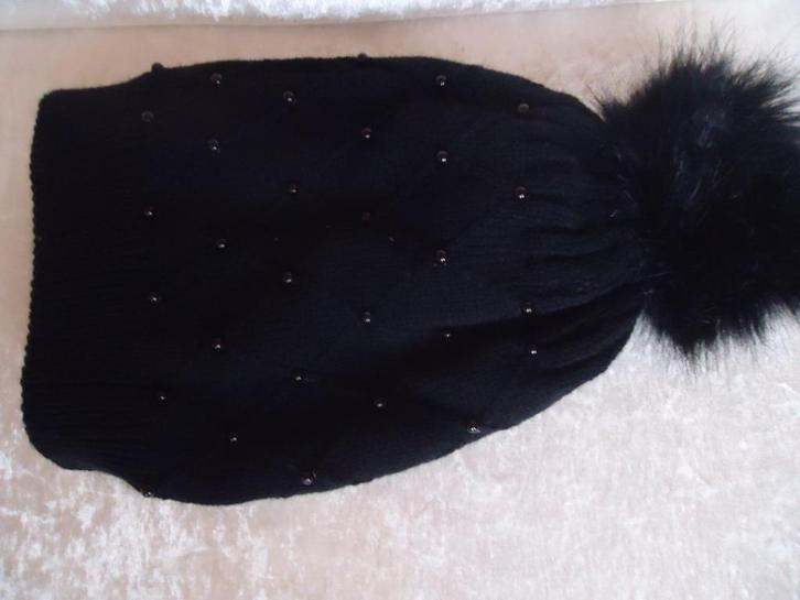 Zwarte muts met siersteentjes + pompon van bont**nieuw**, Kleding | Heren, Mutsen, Sjaals en Handschoenen, Nieuw, Muts, Overige maten