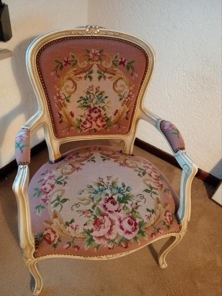 Charmante Brocante Stoel met Bloemenmotief, Huis en Inrichting, Fauteuils, Ophalen