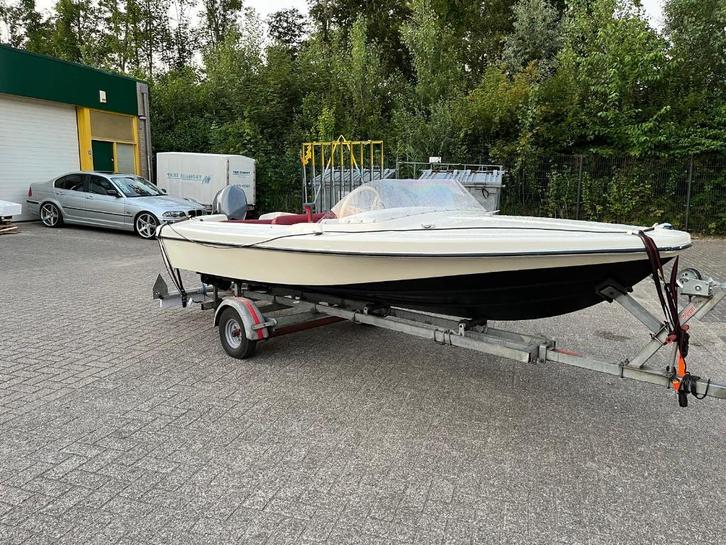 Te koop, leuke Vega speed/tourbootje incl. trailer, Watersport en Boten, Motorboten en Motorjachten, Gebruikt, Polyester, Tot 6 meter