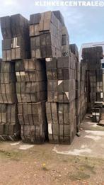 630m2 grijs, gebruikte betontegels 30x30x4,5cm terrastegels