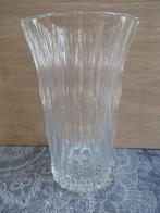 vintage bewerkte glazen vaas - 17 cm, Overige kleuren, Ophalen of Verzenden, Minder dan 50 cm, Glas