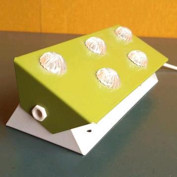 Retro vintage wandlampje, groen met plexiglas sterren, lamp beschikbaar voor biedingen
