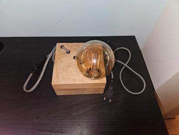 Tafellamp beschikbaar voor biedingen