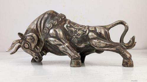 Beeld, Schitterend standbeeld stier - 1,6 kg - 26 cm, Antiek en Kunst, Kunst | Niet-Westerse kunst, Ophalen of Verzenden