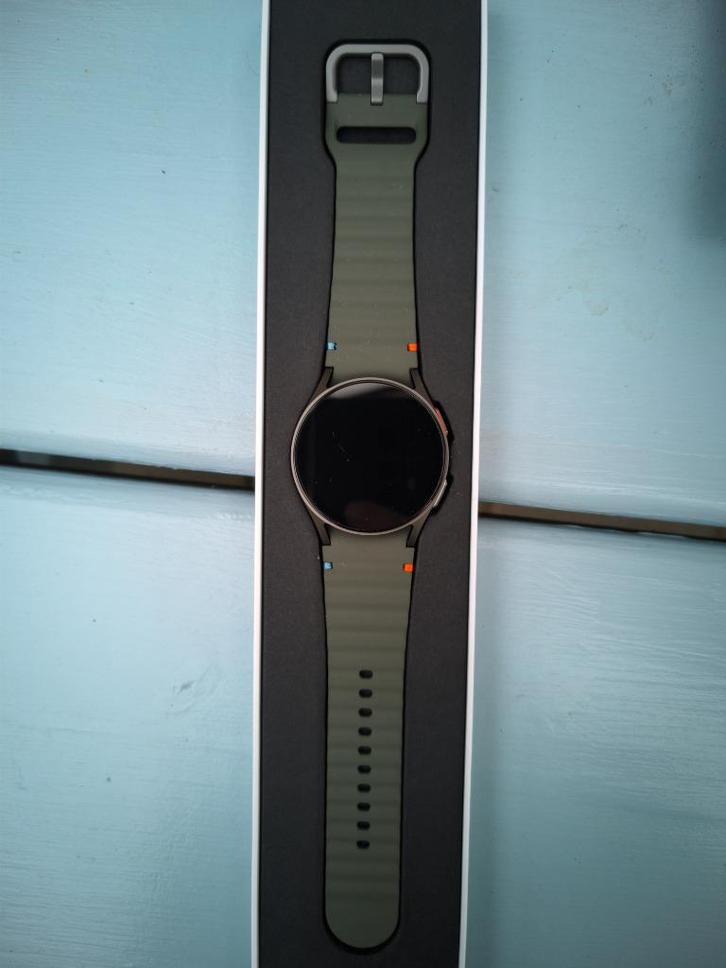 Samsung Galaxy Watch 7 LTE (40mm) - Gloednieuw in Doos!, Sieraden, Tassen en Uiterlijk, Smartwatches, Nieuw, Android, Zwart, Afstand