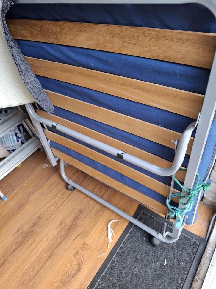 Opklapbed - Logeerbed, Huis en Inrichting, Slaapkamer | Bedden, Gebruikt, Eenpersoons, 90 cm, 200 cm, Metaal, Blauw, Ophalen