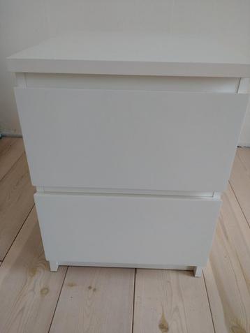 Nachtkastje, twee lades IKEA beschikbaar voor biedingen